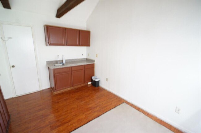 Building Photo - 8575 Sands Point Dr