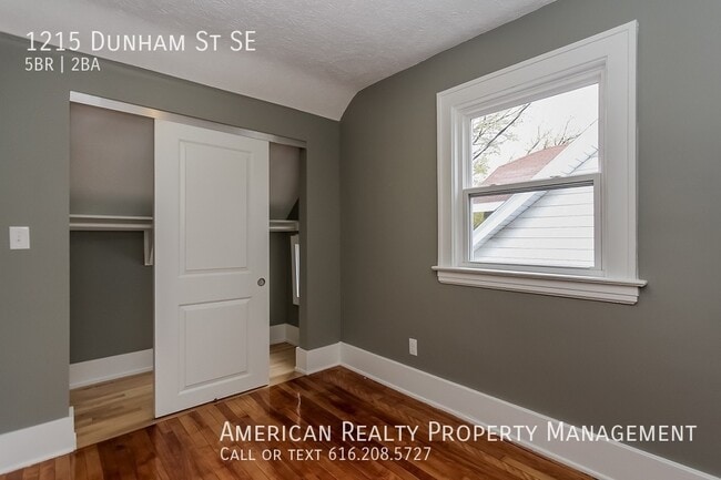 Building Photo - 1215 Dunham St SE