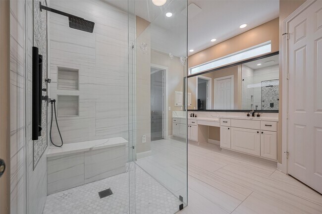 Building Photo - 11826 Legend Manor Dr