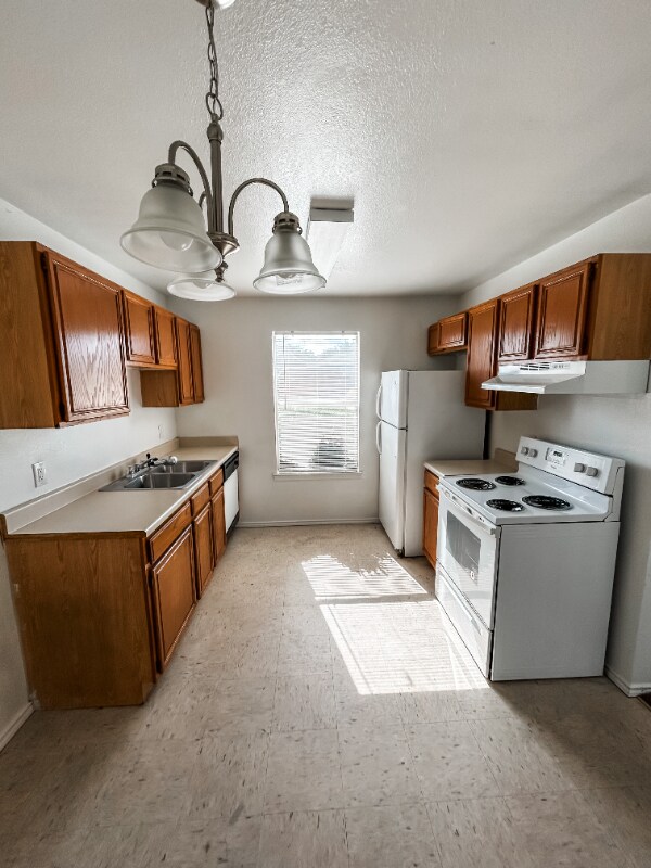 Building Photo - 1604 Windward Dr