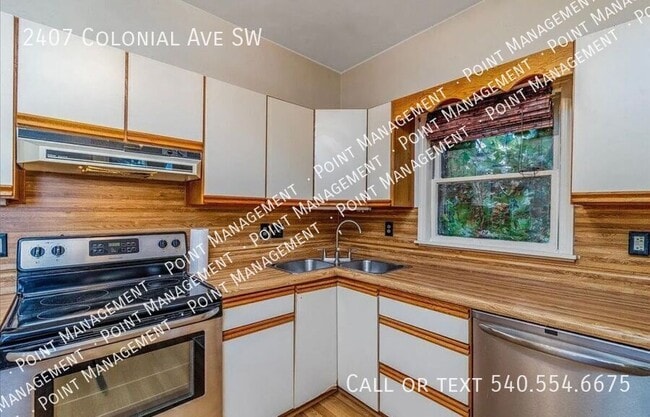 Building Photo - 2407 Colonial Ave SW