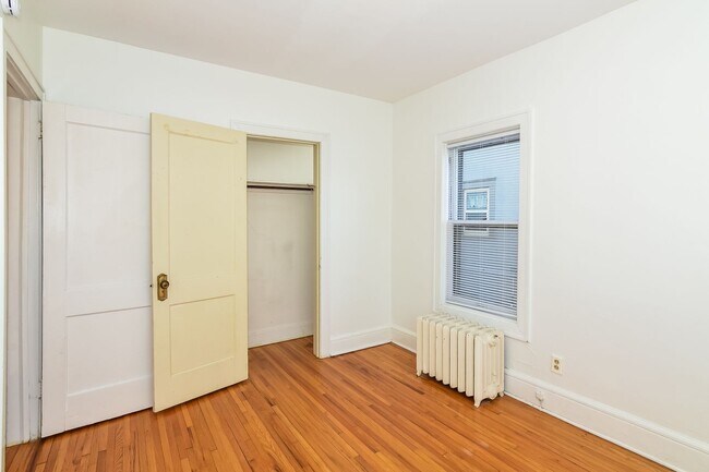 Building Photo - 1067-1069 Saint Clair Avenue