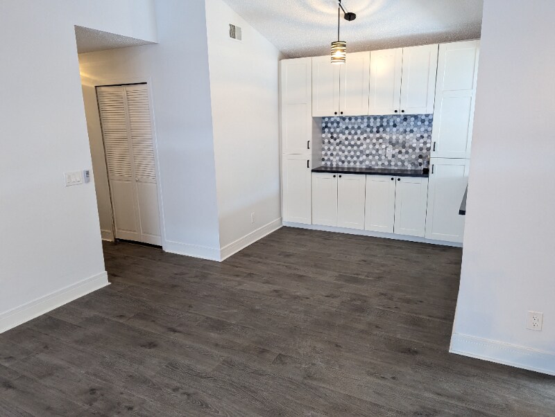 Building Photo - 44900 Bayview Dr