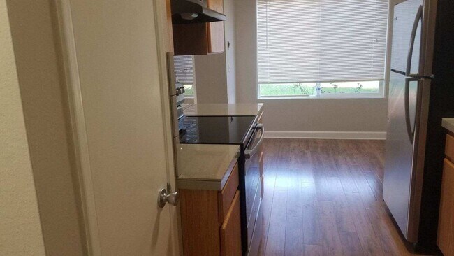 Interior Photo - District 550