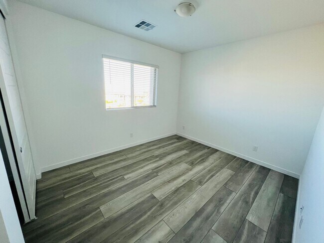 Building Photo - New Summerlin View