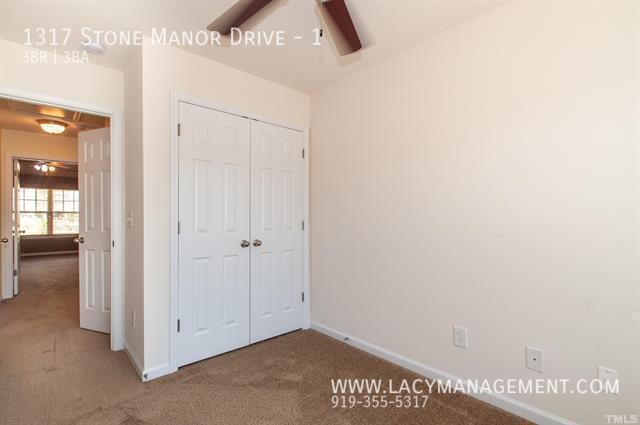 Building Photo - 1317 Stone Manor Dr