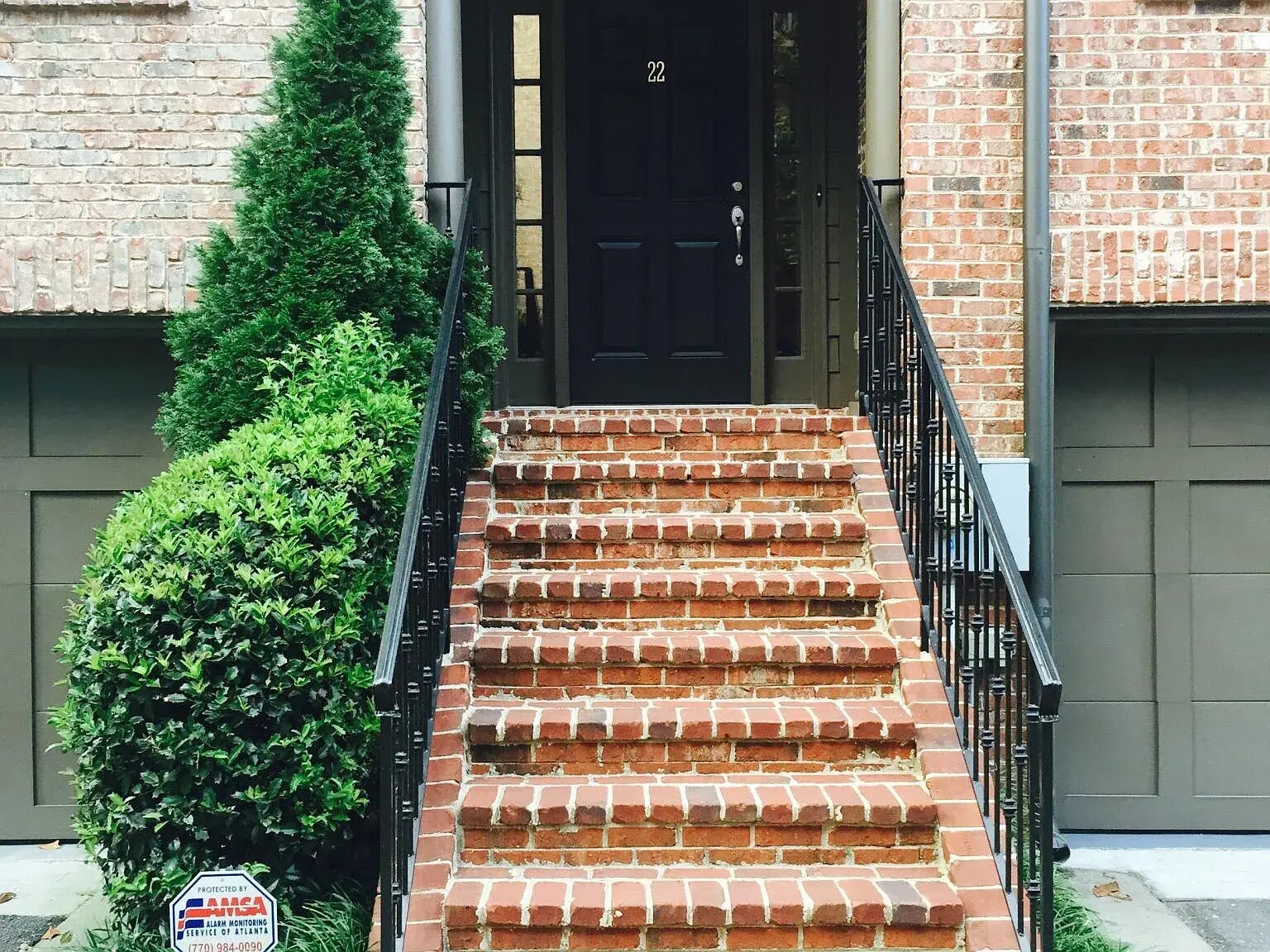 Building Photo - 4222 Rickenbacker Dr NE
