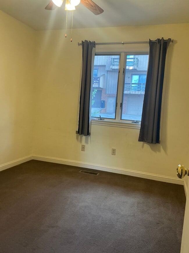 Building Photo - Townhome - 3 Bedroom/ 2.5 Bathroom - Avail...