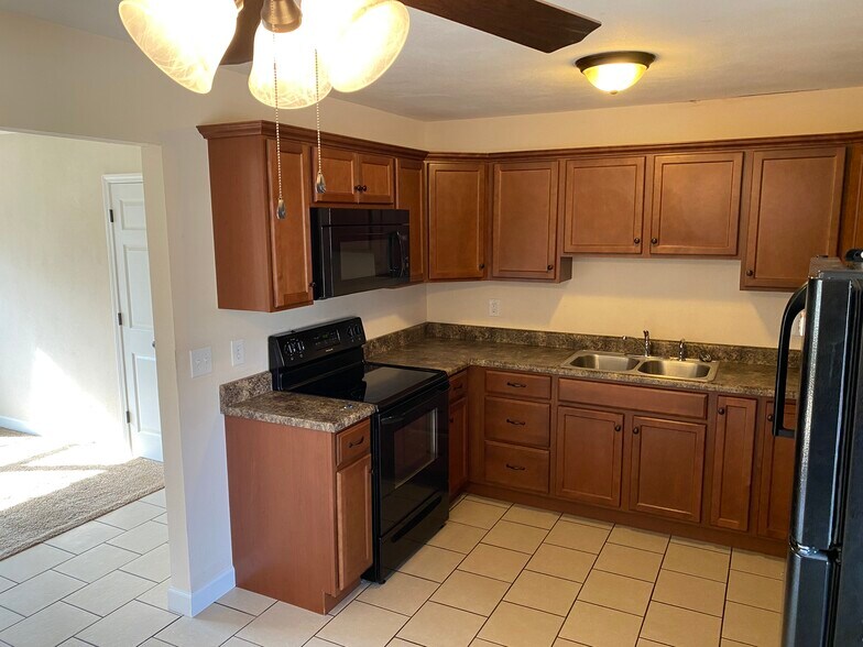 Building Photo - 124 Kenneth Dr