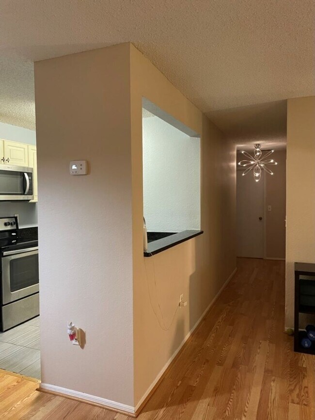 Building Photo - Beautiful Furnished 2/2 condo in Windsor Park