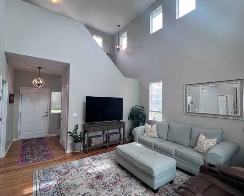 Building Photo - 15982 Longford Dr