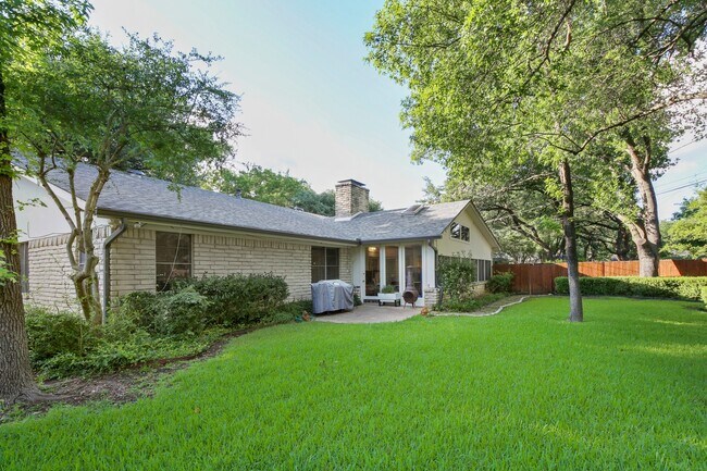 Building Photo - Jewel of Home, Large Lot,  in Wonderful Walkable Neighborhood!