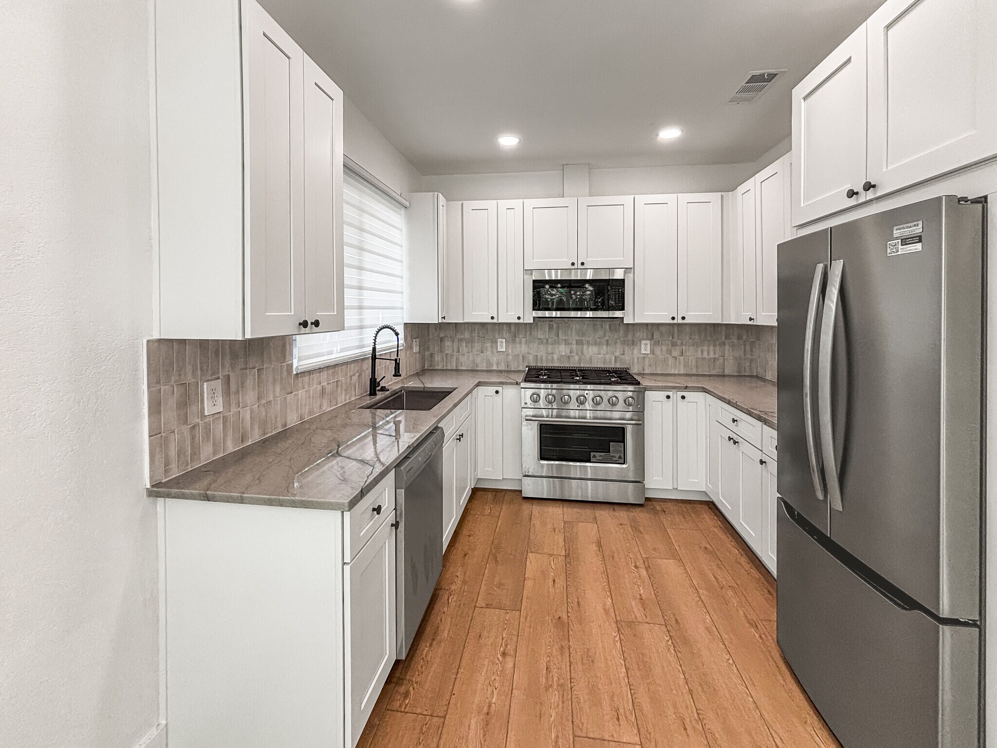 Building Photo - 16364 Edgemere Dr
