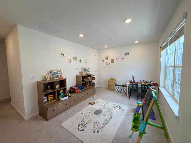 Building Photo - Modern Duplex Near Cherry Creek Trail with Quartz Kitchen, Loft & Low-Maintenance Living