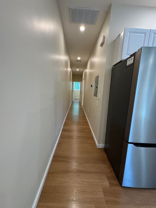 Building Photo - 628 Bramhall Ave