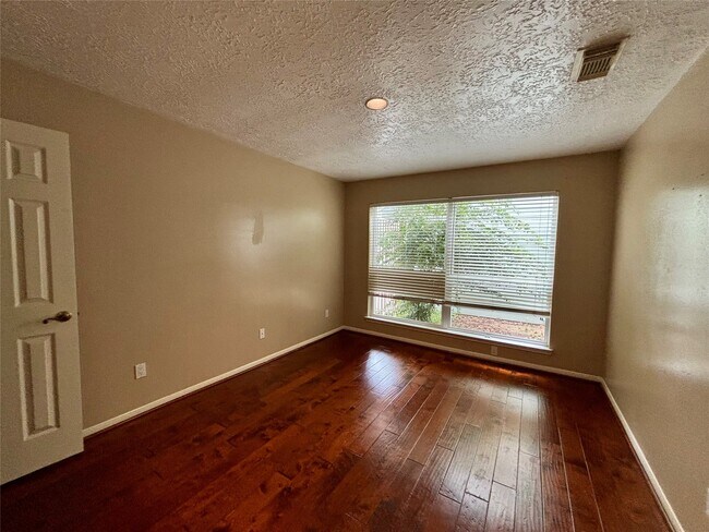 Building Photo - 12702 Meadway Ct