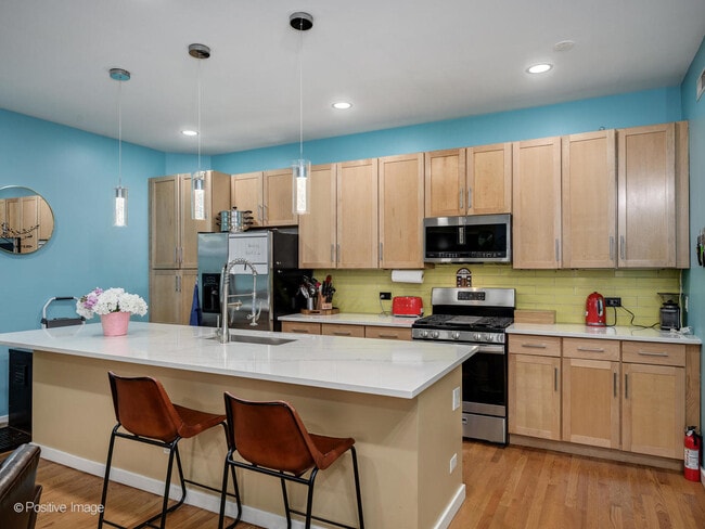 Building Photo - 2828 N Talman Ave