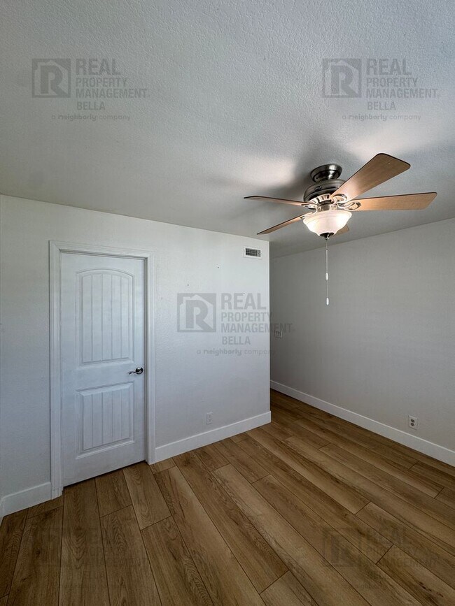 Building Photo - Resort-Style Living in Temecula – Pool Home with Designer Upgrades & 3-Car Garage
