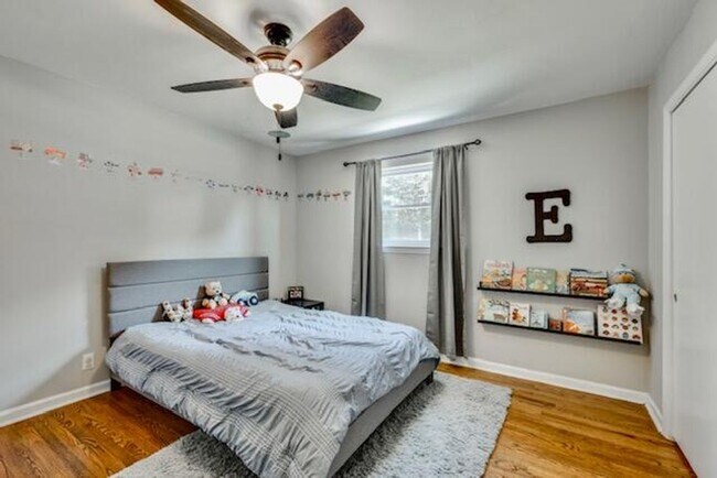Building Photo - BEAUTIFUL 3 bedroom Lookout Valley home!