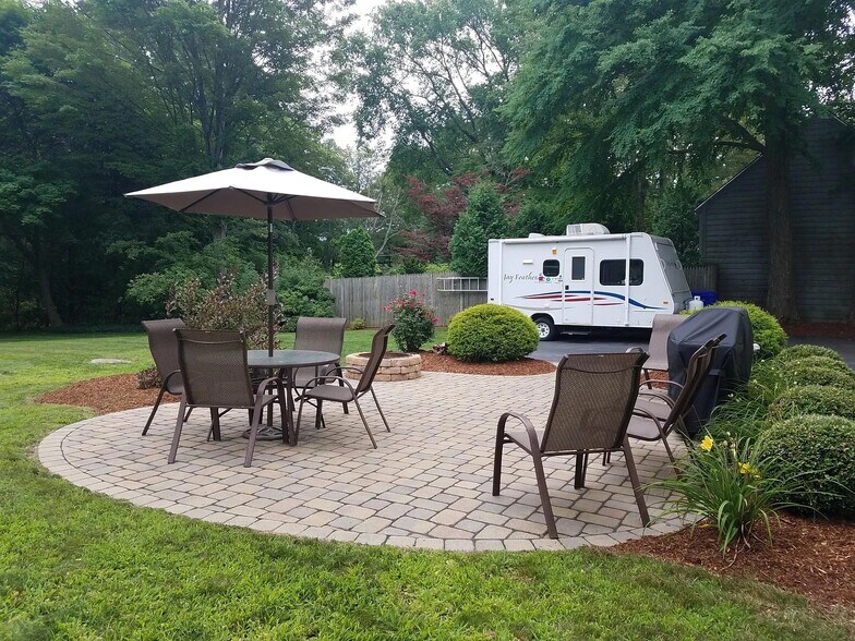 Patio Area - 27 Hayden Rowe St