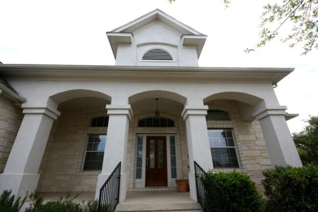 Building Photo - 10205 Medinah Greens Dr