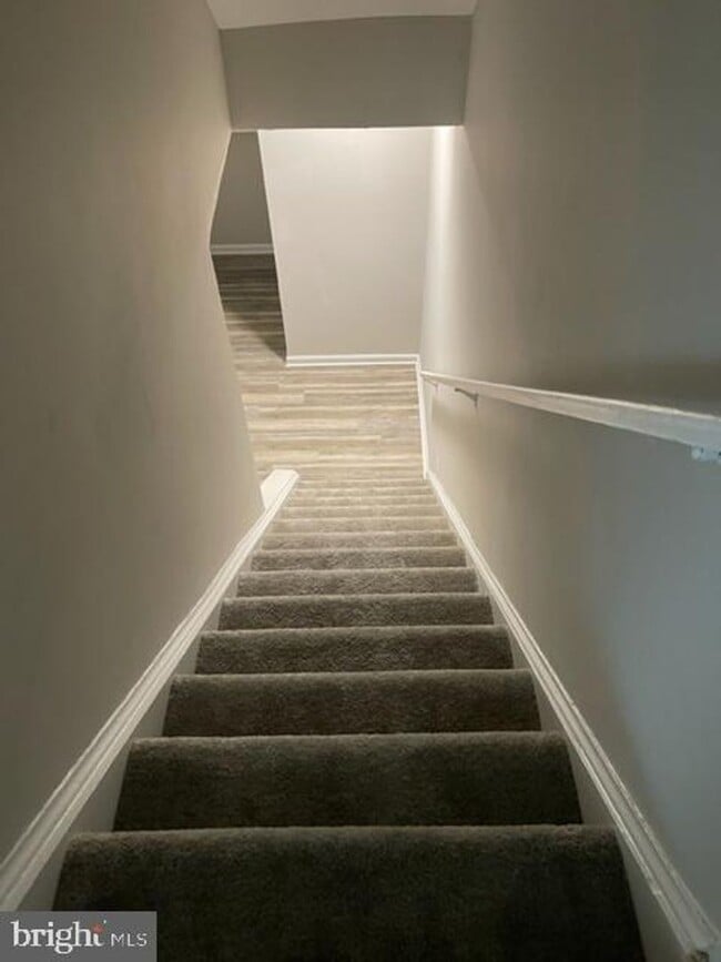 Building Photo - SPACIOUS TOWNHOUSE IN GAITHERSBURG