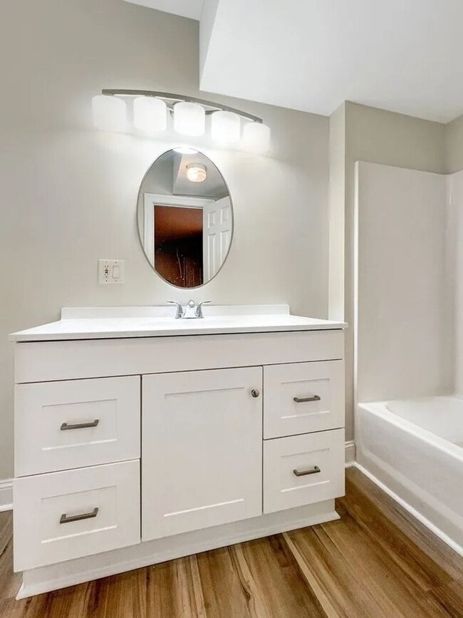 Building Photo - Secluded Near West End 5 bedroom