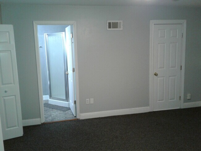 Building Photo - 710 E Boyd Dr