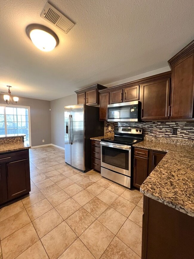 Building Photo - Gorgeous Single-Family--Fenced Backyard and Bonus Room!