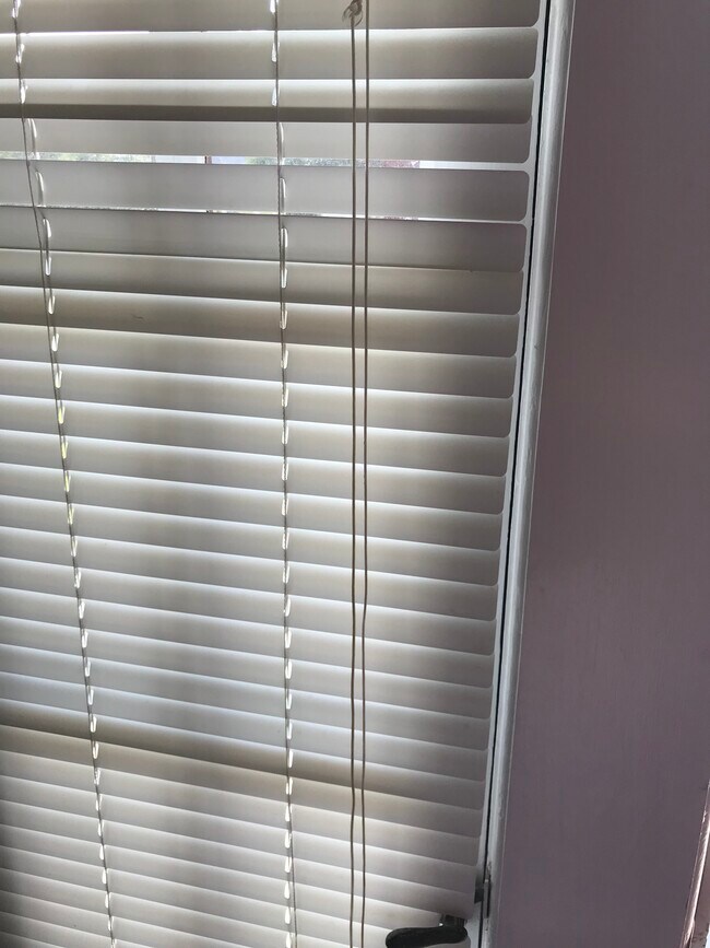 Building Photo - 5547 Woodlawn Pl