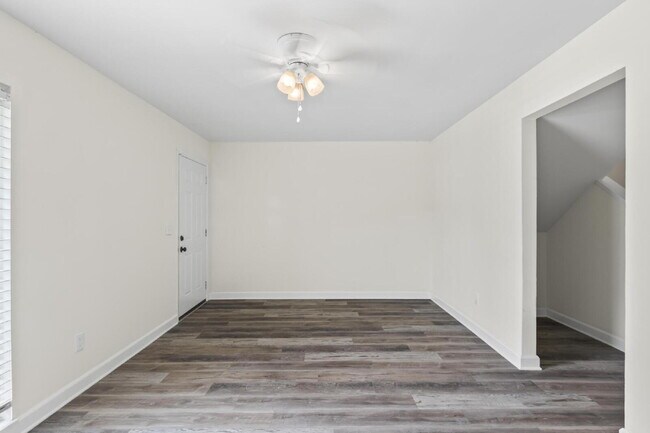 Building Photo - "Charming 2-Bedroom Townhouse Retreat with...