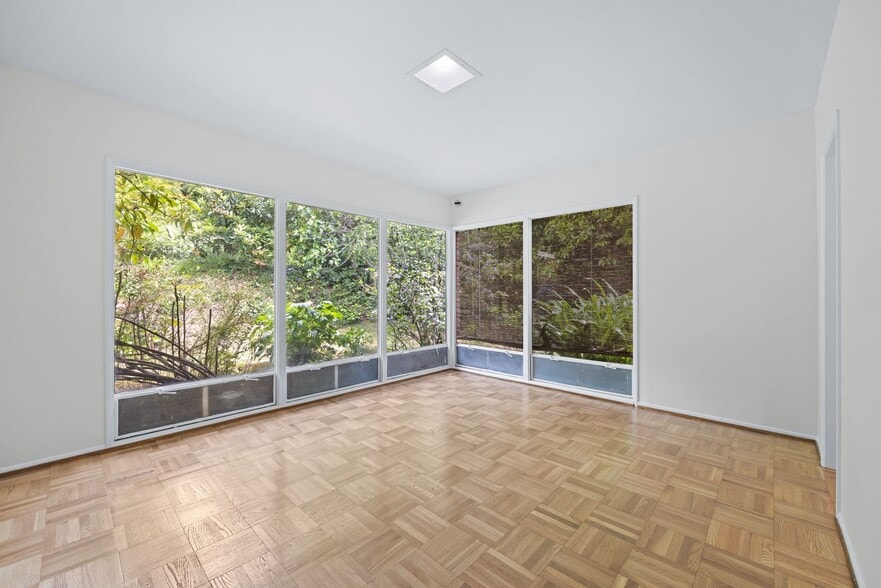 Building Photo - Classic Mid-Century home moments from Fryman Canyon