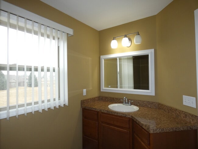 Building Photo - 627 N Edgemere Dr