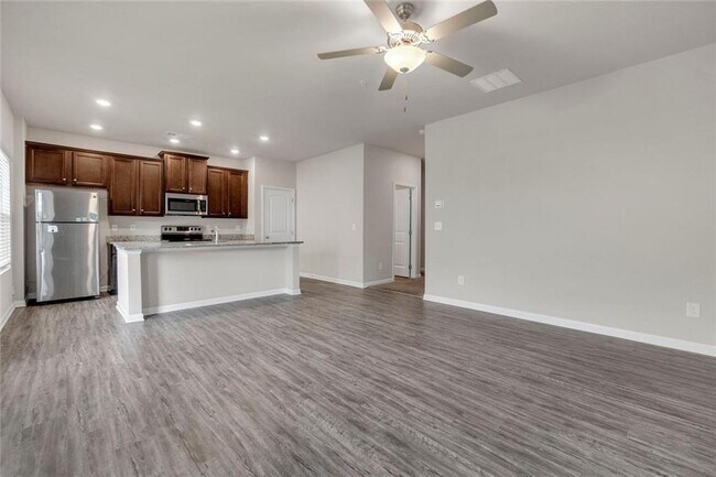 Building Photo - 2106 Irvin Ct