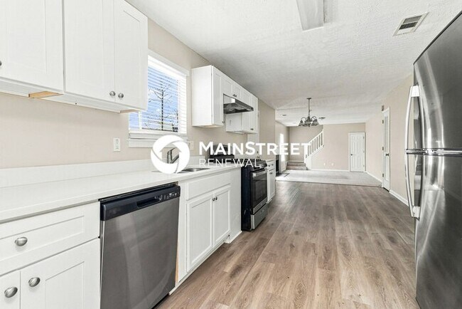 Building Photo - 4 Bedroom Pet-Friendly Home in Atlanta, GA with Main Street Renewal