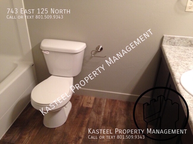 Building Photo - 743 E 125 N St