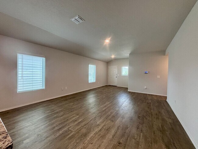 Building Photo - 2024 3-bed 2-bath home in Converse