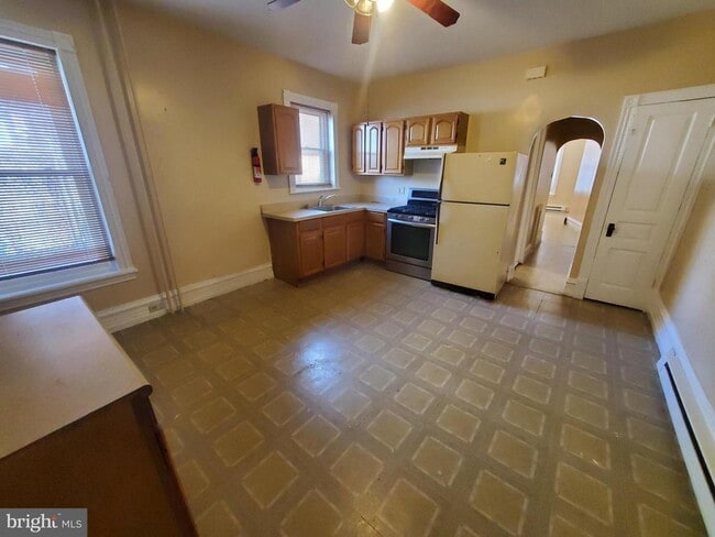 Building Photo - 638 N 2nd St