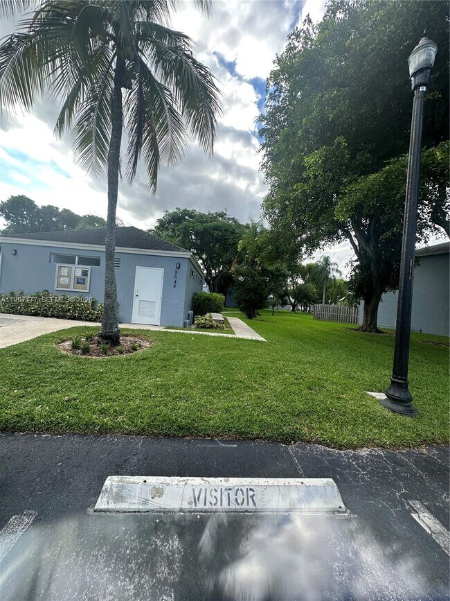 Building Photo - 9724 SW 142nd Pl