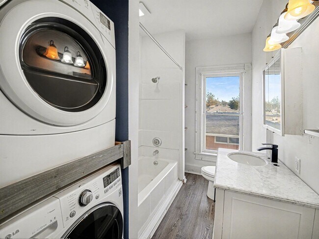 Building Photo - 6801 Lexington Ave