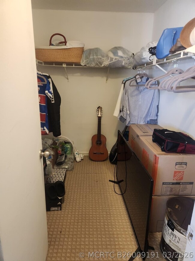 Building Photo - 1858 Windsor Dr