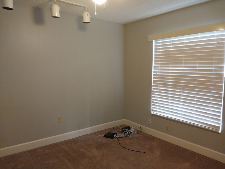 Building Photo - 3962 Basswood Dr