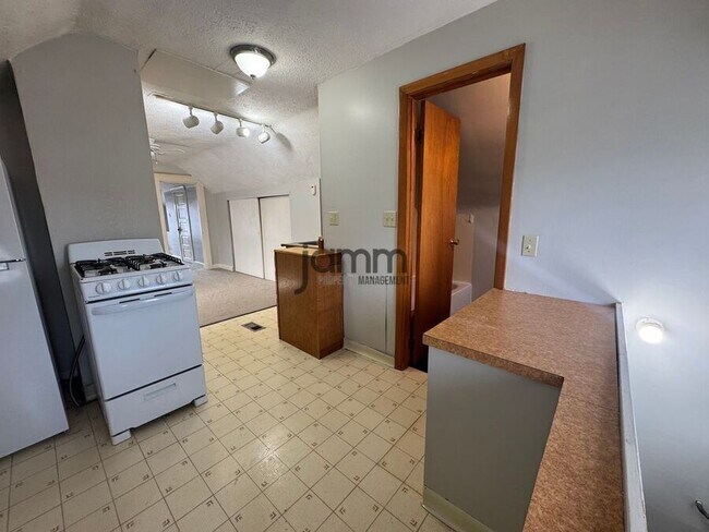 Building Photo - 1285 Cook Ave