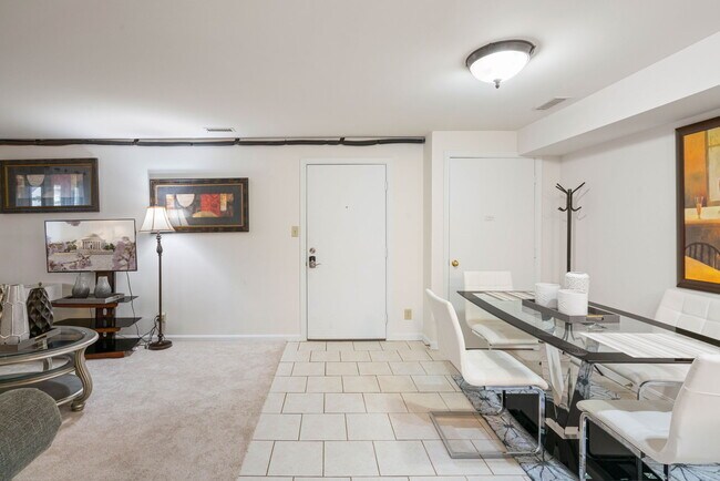 Building Photo - 102 Chesterfield Ln