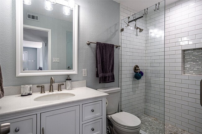 Building Photo - 301 Commander Dr