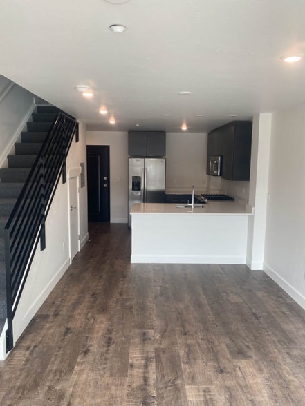 Building Photo - 722 Blue River Pkwy