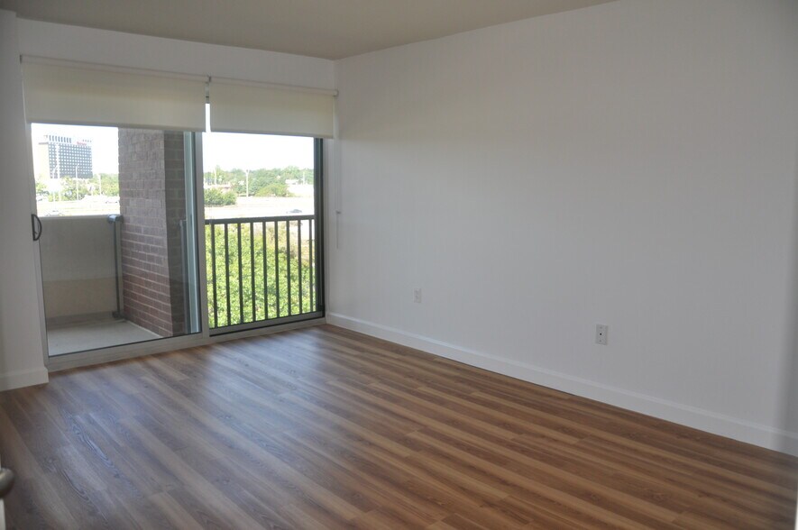 Building Photo - 1300 Army Navy Dr