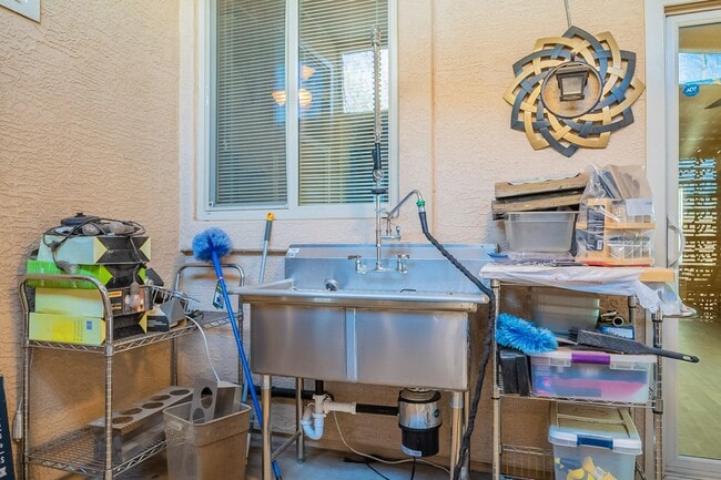 Building Photo - Stunning 4-Bedroom, 1.75-Bath Home Near South Mountain Section 8 Welcome