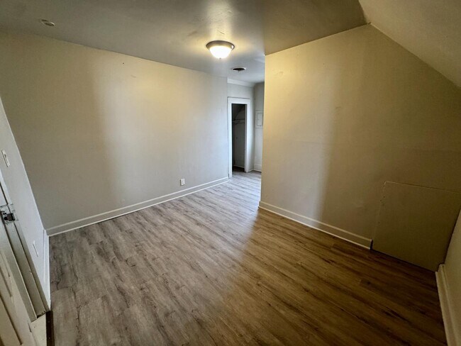 Building Photo - 1001 Edgar St
