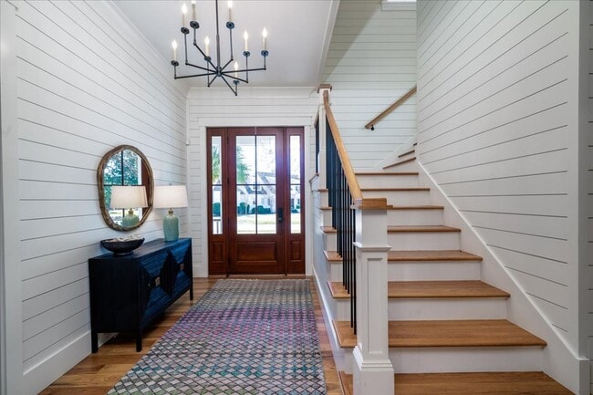 Building Photo - Fully Furnished Home In The Groves